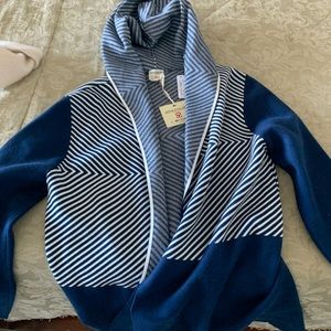 Sioni Athleisure sweater, Size M- NEW